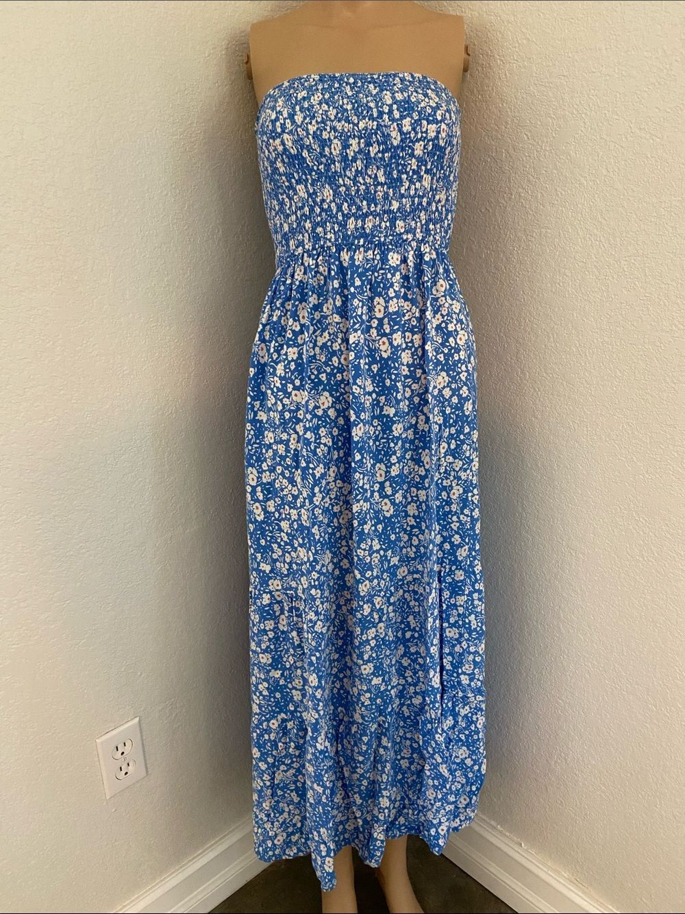 Zesica Cottage Chic Blue Floral Strapless Maxi Dress SZ M